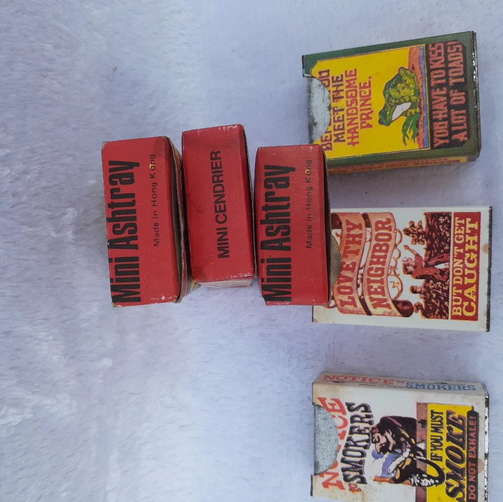 VINTAGE NOVELTY ASHTRAYS (3) - Picture 5 of 6